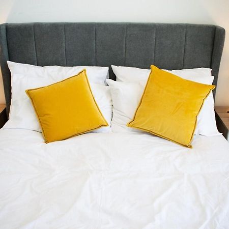 Beautifully Renovated Apartment -Central EDI Kültér fotó