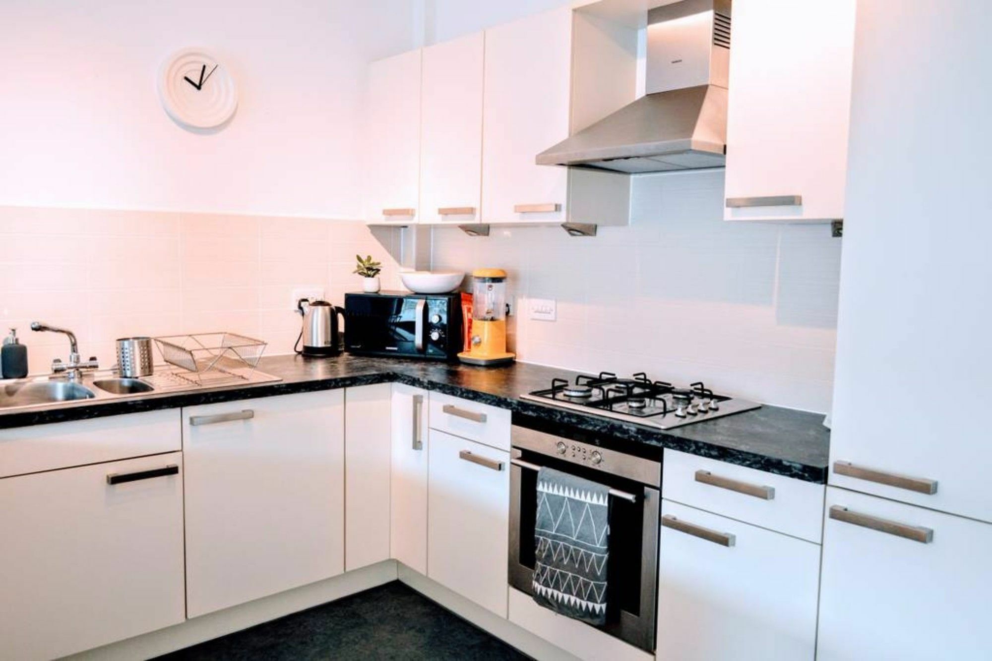 Beautifully Renovated Apartment -Central EDI Kültér fotó